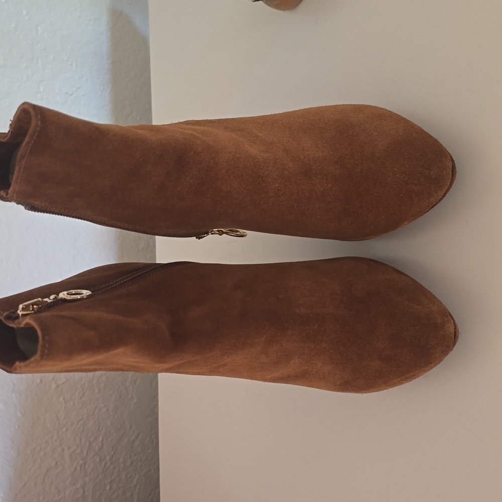Suede Camel booties 8.5, NWOT - Picture 9 of 10
